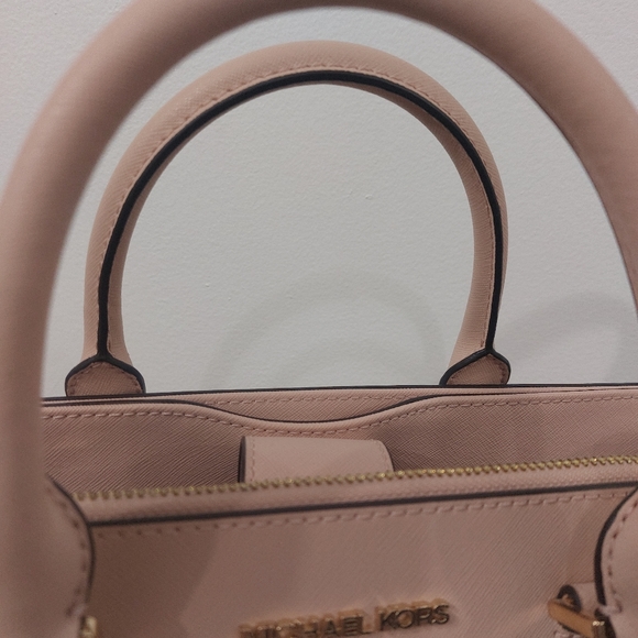 Michael Kors purse color: ballet pink - Picture 4 of 13